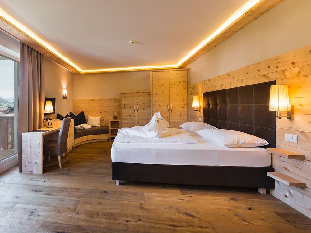 Luxuriöses Naturholz-Zimmer