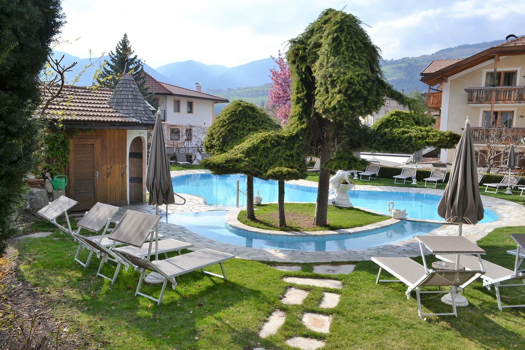 Beheizter Pool im Garten